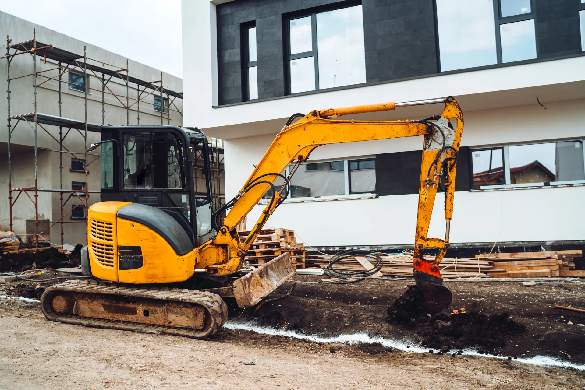 Building the World with Strength: Professional Excavators from China